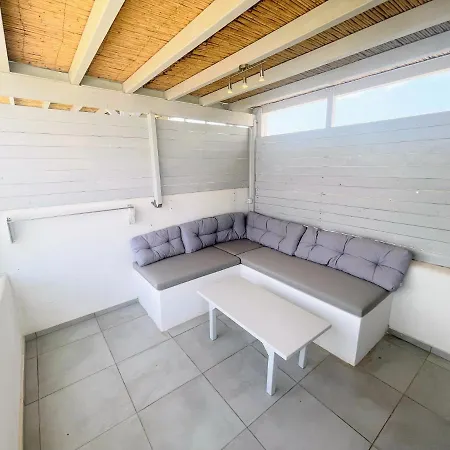 Hébergement de vacances Quiet 2-bedroom Sea View With Shared Pool